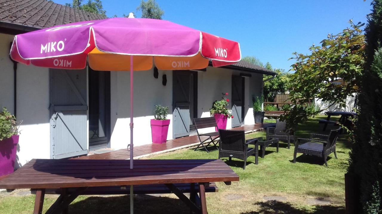 Favières Les Garennes B&B 외부 사진